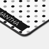 Zwarte en zilveren polka stippen op een witte acht bureaumat (Hoek)