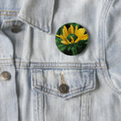 Zwarte Eyed Susan op Groene Bloem Ronde Button 5,7 Cm (In situ)