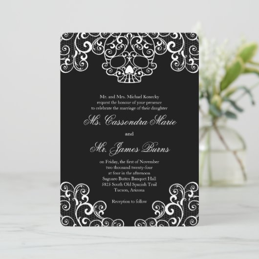 Zwarte Fancy Lace Skull Wedding Invitation Kaart (Staand voorkant)