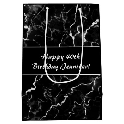 Zwarte faux-marmer-textuur met aangepaste tekst medium cadeauzakje (Achterkant)