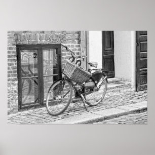 Zwarte fiets met Big Basket, Kopenhagen, Denemarke Poster