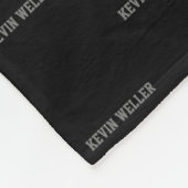 Zwarte Fleece Deken met Grijze Naam Herhaald (Hoek)