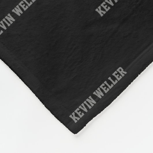 Zwarte Fleece Deken met Grijze Naam Herhaald (Hoek)