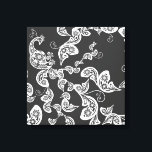 Zwarte Floral Peacock Deco Art Canvas Afdrukken<br><div class="desc">Bohemian White Floral Peacock Design. Dit ontwerp bevat een originele afbeelding van een gestileerde boho-witte florale pauw met een elegante staart, bestaande uit paisleyvormen met versierde bloemen. Ontworpen door: fat*fa*tin. Eenvoudig aan te passen met uw eigen tekst, foto of afbeelding. Voor douaneverzoeken, te contacteren gelieve vet*fa*tin direct. Aangepaste kosten zijn...</div>