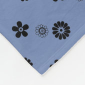 Zwarte florale afdruk op blauw fleece deken (Hoek)