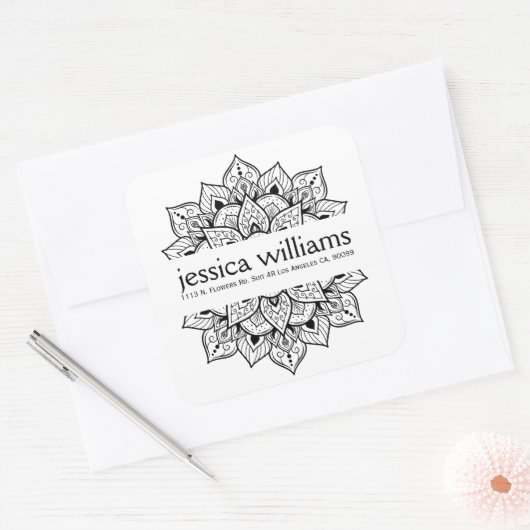 Zwarte florale mandala vierkante sticker (Envelop)