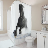 Zwarte Friesiaanse paarden in sneeuw Douchegordijn (In situ)