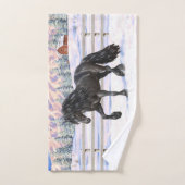 Zwarte Friesian Draft Horse Trotting in sneeuw Bad Handdoek (Handdoek)