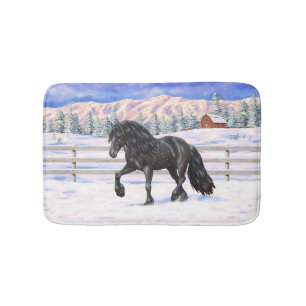 Zwarte Friesian Draft Horse Trotting in sneeuw Badmat