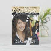 Zwarte Funky Elegante Krullen Afstuderen Uitnodigi Kaart (Staand voorkant)