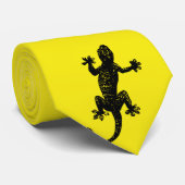 Zwarte Gecko op gele achtergrond - Stropdas (Opgerold)