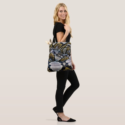 Zwarte, gele en grijze python tote bag (Op model)