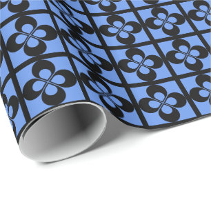 Zwarte geometrische bloemen op korenbloemblauw cadeaupapier