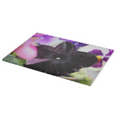 Zwarte geranium en kleurrijke bloemen snijplank (Hoek)