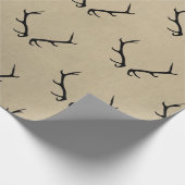 Zwarte geweien op steenachtergrond cadeaupapier (Hoek)