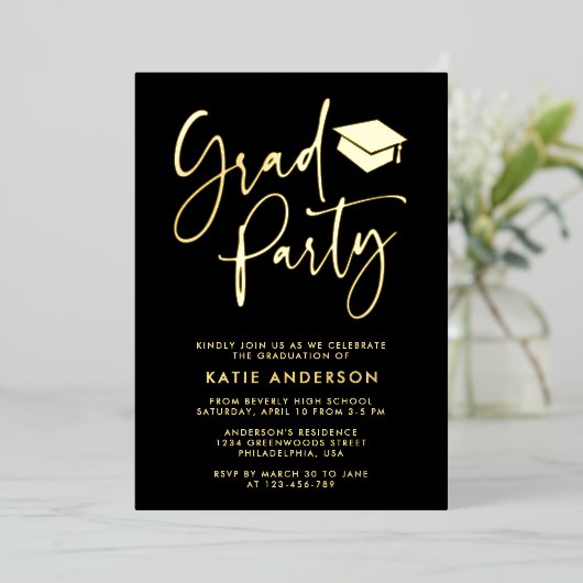 Zwarte Glam Minimalistische Calligrafie Grad Feest Folie Uitnodiging (Staand Voorkant)
