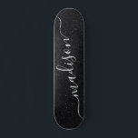 Zwarte Glitter Shimmer Aangepaste Aangepaste Naam Persoonlijk Skateboard<br><div class="desc">Zwart Glitter Shimmer Custom Personalized Name Skateboard is voorzien van een modern zwart glitter-beeldscherm met uw persoonlijke naam in het midden. Ontworpen door ©Evco Studio www.zazzle.com/store/evcostudio</div>