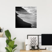 Zwarte golven wassen de kust poster (Thuiskantoor)