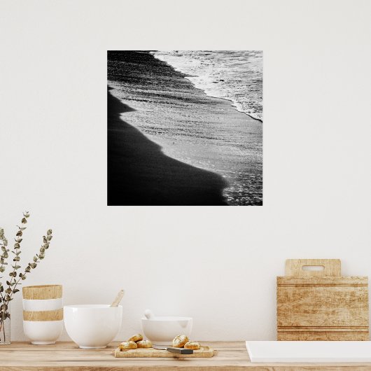 Zwarte golven wassen de kust poster (Keuken)