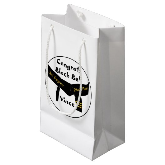 Zwarte gordel voor krijgskunst, derde graad, gefel klein cadeauzakje (Voorkant Gekanteld)