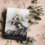 Zwarte Gossamer Overlay Dubbelzijdige Foto Save Th The Date<br><div class="desc">Mooie en unieke save the date kaart met een zwarte gossamer overlay met save the date uitgesneden zodat je foto erdoorheen schijnt in een mooie kronkelende script. Voeg een andere foto toe aan de achterkant samen met de details van je trouwdag.</div>