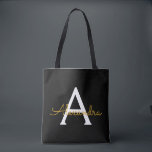 Zwarte Goud Naam Witte Meisjesachtige Script Monog Tote Bag<br><div class="desc">Zwart en Goud Elegant Voeg Je Eigen Naam Toe Monogram Tas. Deze tas kan worden aangepast om je eerste letter en voornaam toe te voegen en kan worden gegeven als cadeau voor Kerstmis,  Sweet 16 Verjaardag,  Bruidsuitnodiging of een Trouwdag.</div>