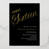 Zwarte goud script luxe Sweet 16 Folie Uitnodiging (Voorkant)