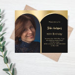 Zwarte gouden foto boog verjaardagsuitnodiging<br><div class="desc">Voeg uw eigen foto met verticale afmetingen toe. Een boogvormig foto-lijst. Een zwarte en faux gouden achtergrondkleur. Personaliseer en voeg een naam en partijgegevens toe. 1 vel = 1 uitnodiging bedrukt rand tot rand.</div>