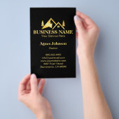Zwarte Gouden Minimaal Makelaarshuis Flyer (Hand)