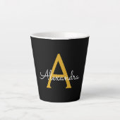 Zwarte Gouden Moderne Script Vrouwelijke Monogram Latte Mok (Voorkant)