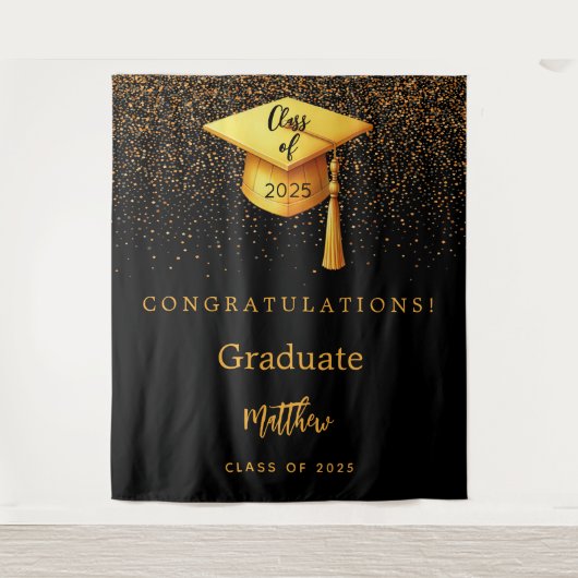 Zwarte gouden pet kwastje afstudeerfeest 2025 wandkleed (Voorkant)
