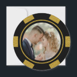 Zwarte Gouden Poker Chip Bruiloft Gevluchte Feest Kaart<br><div class="desc">Verbluf je vrienden en familie door ze deze zwarte en gouden poker chip bruiloft foto wegloperij aankondiging/feest uitnodigingen te sturen. Ze kijken ernaar uit om bij deze zeker leuke viering aanwezig te zijn!</div>