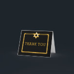 Zwarte Gouden Ster van David Bar Mitswa Dank U Bedankkaart<br><div class="desc">Eenvoudige en elegante zwarte en gouden toon Star of David Bar Mitswa "Thank You" -kaarten. Origineel ontwerp gemaakt door Holiday Hearts Design (alle rechten voorbehouden). Als u hulp nodig hebt bij het personaliseren van dit ontwerp voor uw evenement, stuur dan een e-mail naar info@holidayheartsdesigns.com en we helpen u graag waar...</div>