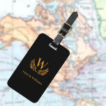 Zwarte goudlaurel met initialen naam bagagelabel<br><div class="desc">Een klassieke zwarte achtergrond. Gulden gekleurde letters. Pas uw initiaal en naam van het gezinsmonogram aan en voeg deze toe,  uw contactgegevens op de achterzijde. Voor hem en haar.</div>