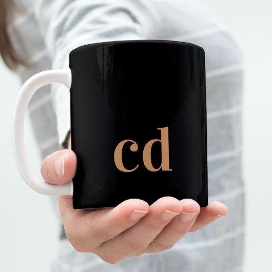 Zwarte goudmonogram initiaal modern koffiemok