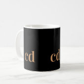 Zwarte goudmonogram initiaal modern koffiemok (Voorkant links)