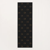 Zwarte goudmonogram initiaal moderne elegant yogamat (Achterkant)