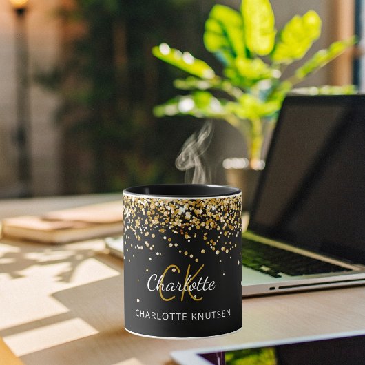 Zwarte goudmonogram mok