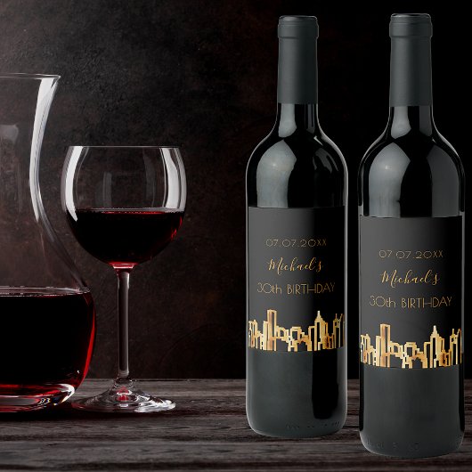 Zwarte goudstad skyline modern wijn etiket