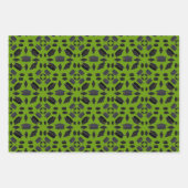 Zwarte graafkap boven groene gras inpakpapier vel (Voorkant)