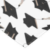 Zwarte gradatiekappen getoseerd in de lucht op wit tafelkleed (Gekanteld)