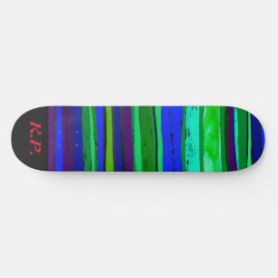 Zwarte, groene en blauwe stripskateboard persoonlijk skateboard