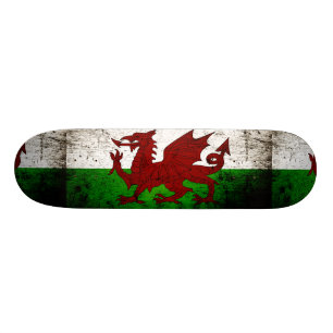 Zwarte Grunge Wales Vlag Skateboard