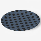 Zwarte haarpunten op grijsblauw papieren bordje (Gekanteld)