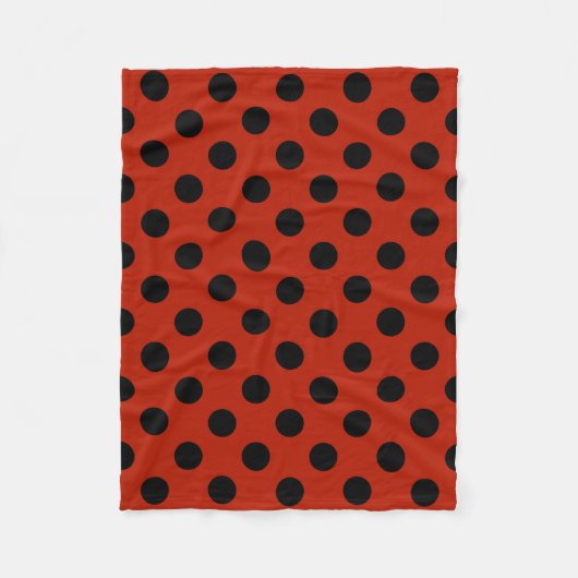 Zwarte haarpunten op rood fleece deken (Voorkant)