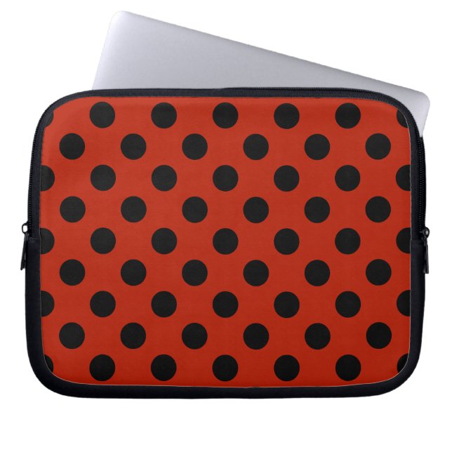 Zwarte haarpunten op rood laptop sleeve (Voorkant)