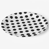 Zwarte haarpunten op wit papieren bordje (Gekanteld)
