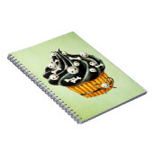 Zwarte Halloween Cupcake met kleine schedels Notitieboek (Rechterzijde)