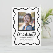 Zwarte Hand Getrokken Squiggle Afstuderen Foto Aankondiging (Staand voorkant)