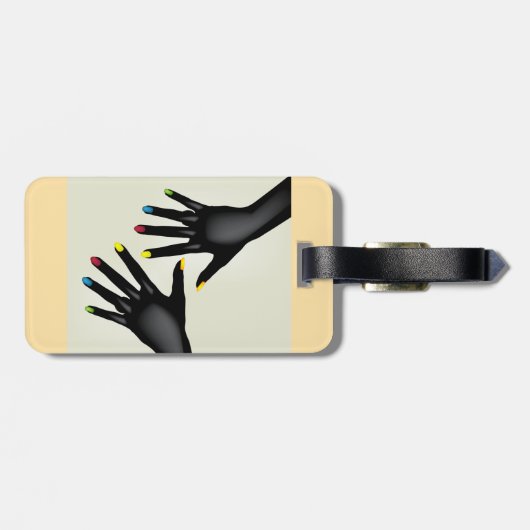 Zwarte handen met beschilderde nagels bagagelabel (Achterkant horizontaal)
